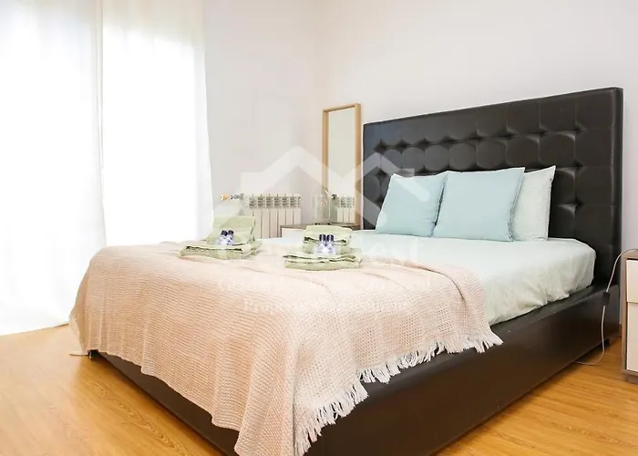 Casa Menezes דירה לוריניה